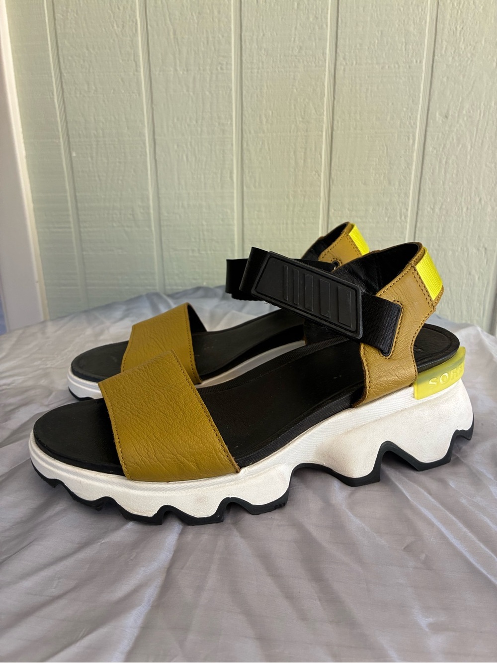 Sorel Kinetic Sandal in Dioxide Gold Chunky Platform Sporty Womens Size 8